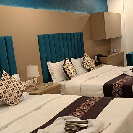 Hotel Royal Square Gandhinagar Exterior photo