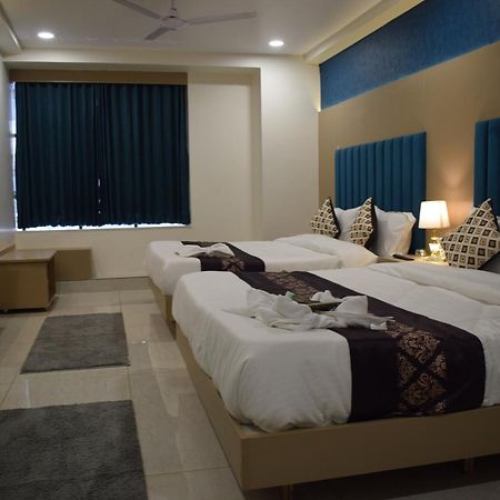 Hotel Royal Square Gandhinagar Exterior photo